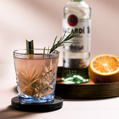 Primary-color Glass With A Classic Pattern